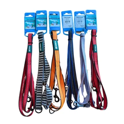 Variedad de correas de paseo para perros marca Buen Amigo en colores rojo, naranja, azul.